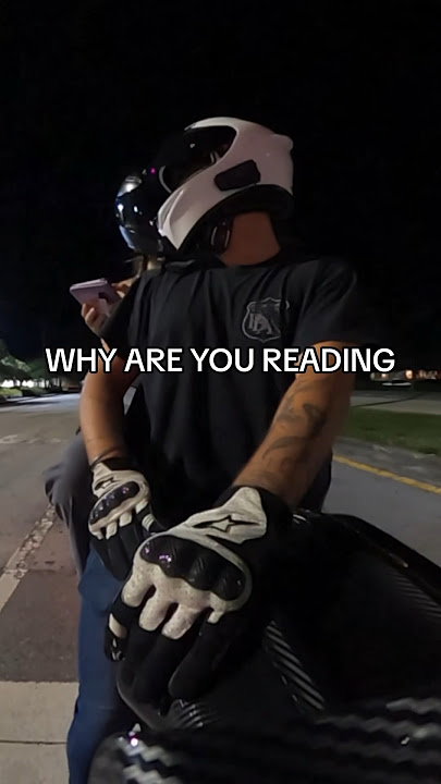 I’m pretty sure she can read anywhere 🙄❤️ #bikegirl #bikerchick #couple #bikelife #cute #booktube