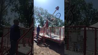 Gira y gira!! #juegos #games #bicicleta #bike #vélo #joue #looping #loop #giros #tournerdanslevide