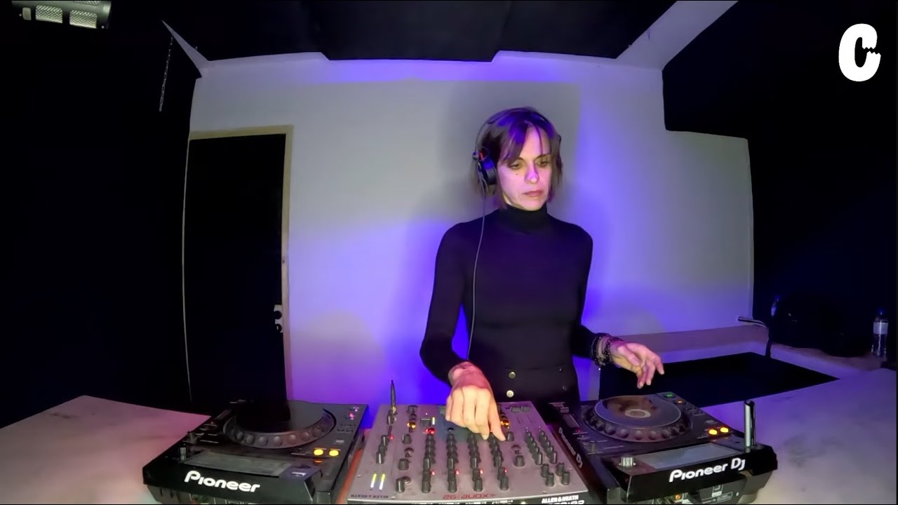 Plug 'n' Play w/ Nadja 