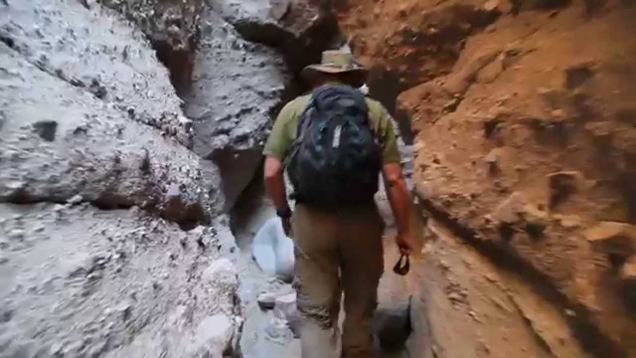 Slot canyon hiking - Split Painted Canyon in Palm Springs