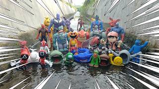 Looking Sirenhead Find Smilling Critters, Sea monster, Sea eater, Among us, Five night At Freddys