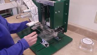 Labeling clamshell containers with the New Path HT20 label applicator