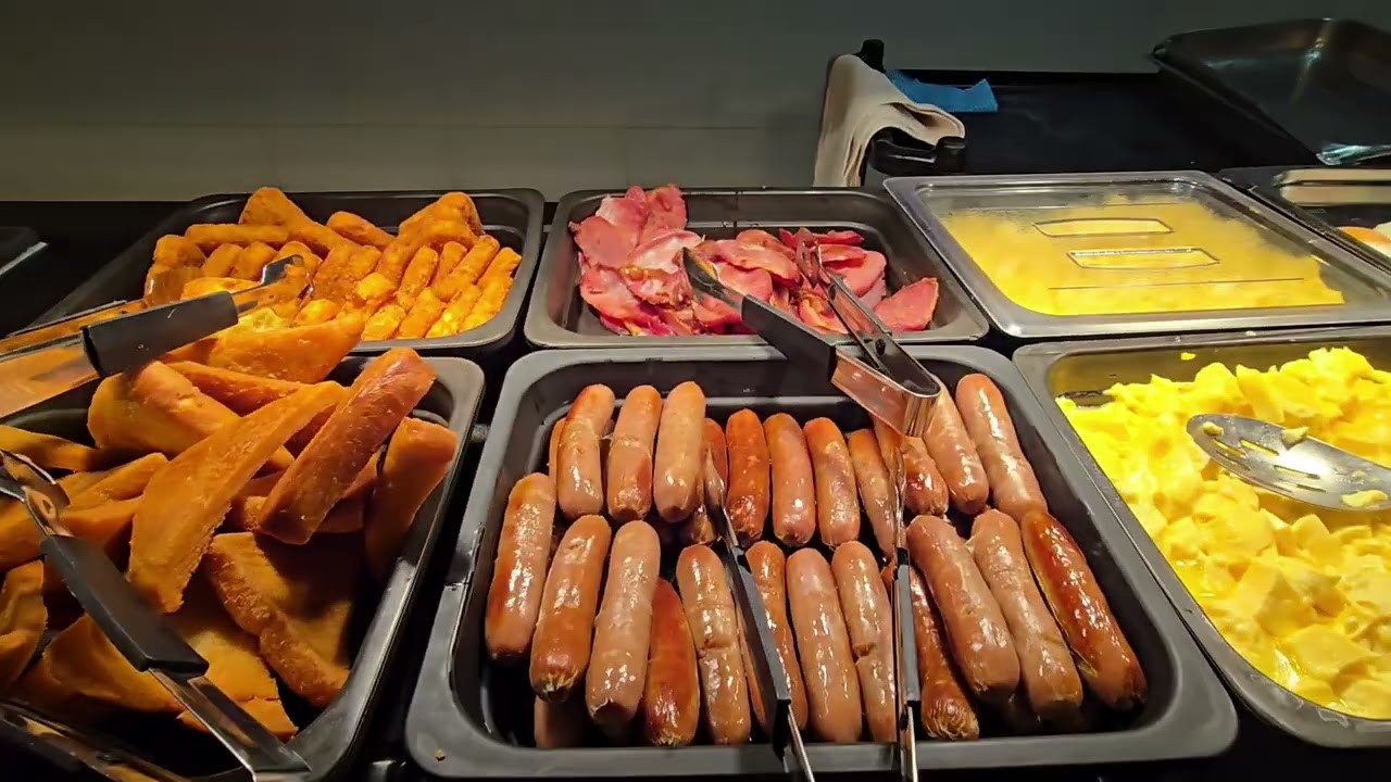 BREAKFAST FOOD COURT DINING BUTLINS MINEHEAD QUAYSIDE RESTAURANT 2025