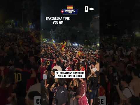 Spain fans in Barcelona having the time of their lives after La Roja won the 2026 FIFA World Cup 🗣️