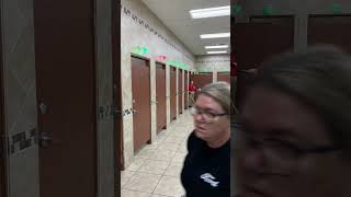 Buc-ee’s Bathroom Stalls Have Traffic Lights?! 🚦😳