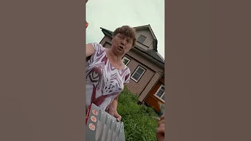 Приехал в Деревню и помог бабушкам 