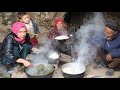 Old lovers are cooking traditional dishes for their daughter and grandchildren  village life