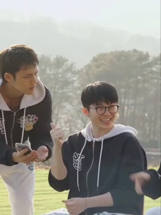 MINGYU imitating hoshi's gesture with woozi😅😆#SEVENTEEN#HOSHI#WOOZI#NANA_bnb#seungkwan#mingyu