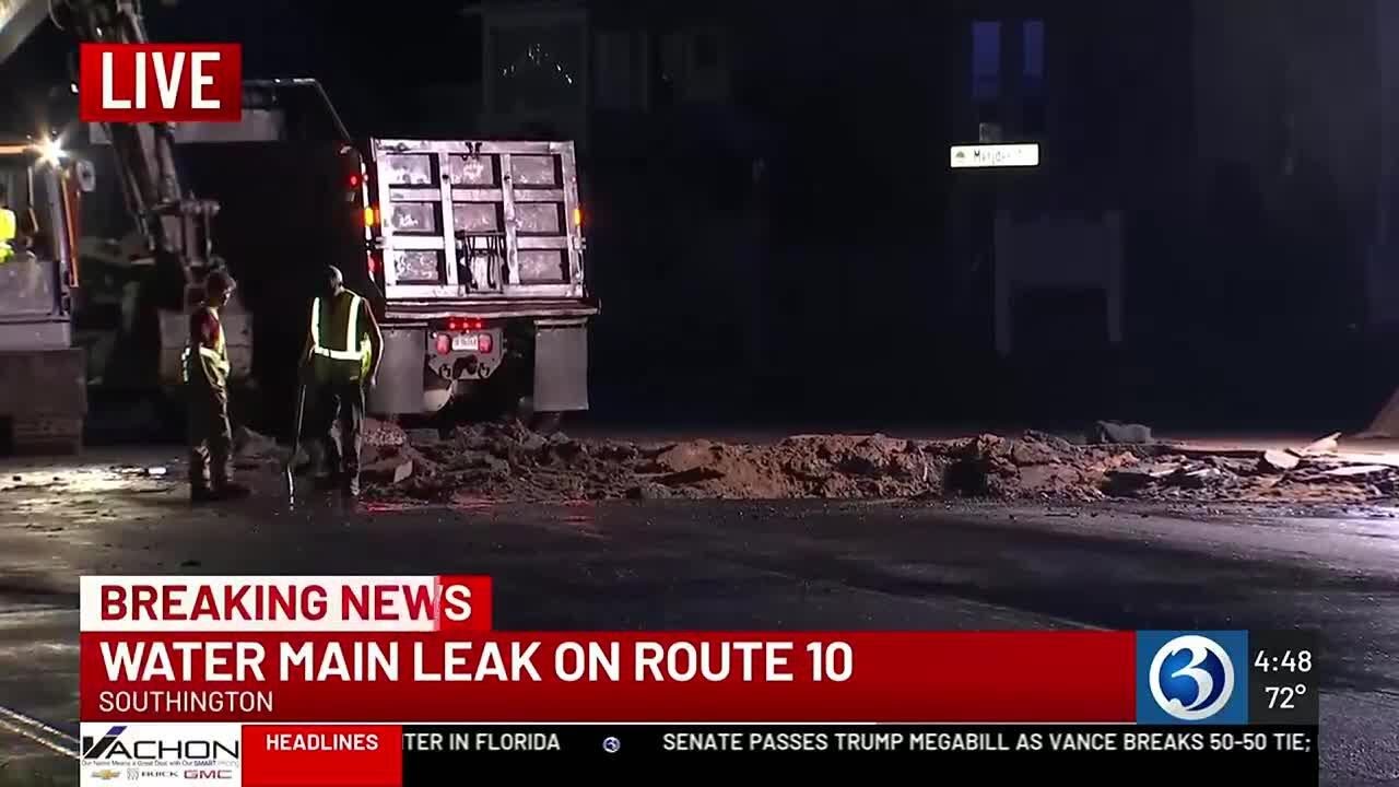 Water main break shuts down Main Street in Southington - YouTube