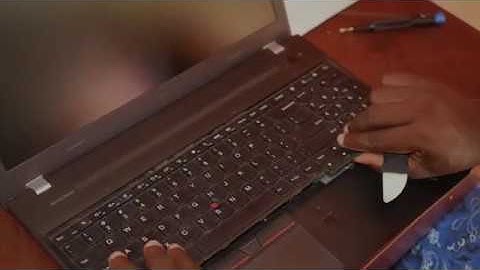 Replacing a keyboard on a Lenovo ThinkPad E550