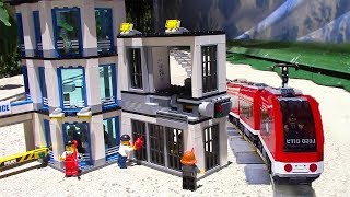 Lego Crooks jailbreak with a Lego train