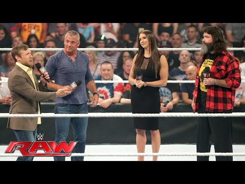 The Raw and SmackDown Live General Managers are revealed: Raw, July 18, 2016