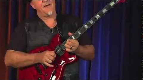 Guitar Solo Guru Frank Gambale plays his Signature Carvin FG1