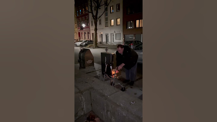 Der erste Mensch der Welt der Raketen mit dem Rollator hochjagt #heinz #funny #fun # #silvester