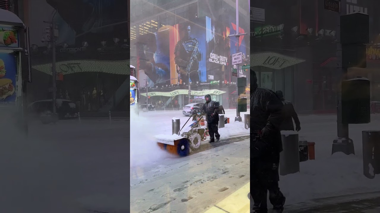 Historic Winter Storm Arrives in New York City January 25, 2026 (Times Square)