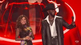 ​@ShaniaTwain & @Shaboozey Wish @WillieNelson A Happy Birthday [61st ACM Awards]