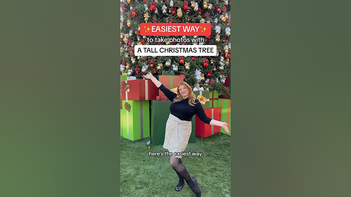 EASIEST Hack 📸 For Taking Photos With A TALL Christmas Tree 🎄 #howtopose #posesidea #posingtips