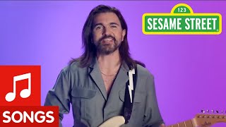 Juanes Sings About Cooking! | The Not-Too-Late Show with Elmo