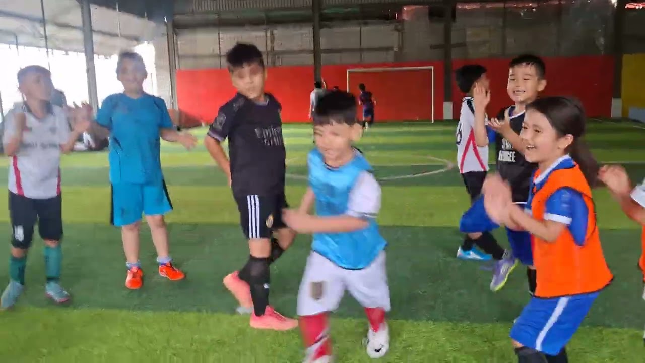 تیم بچه های کوچک😄❤️.