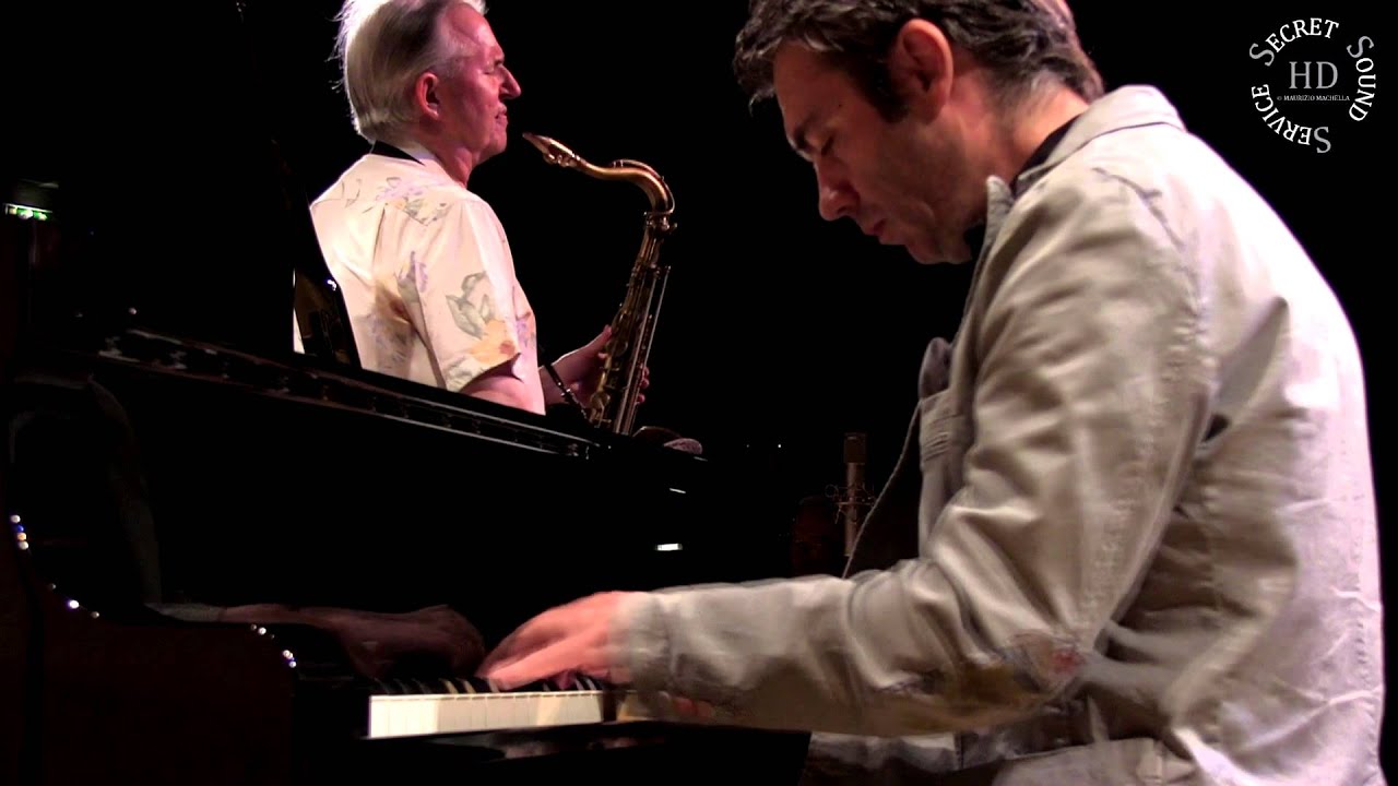 Andrea Pozza Scott Hamilton ''No Moon at All'' - YouTube