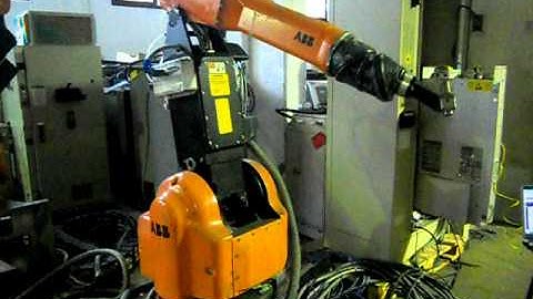 Used paint robot ABB IRB 580 M2000 S4Cplus at www.eurobots.net