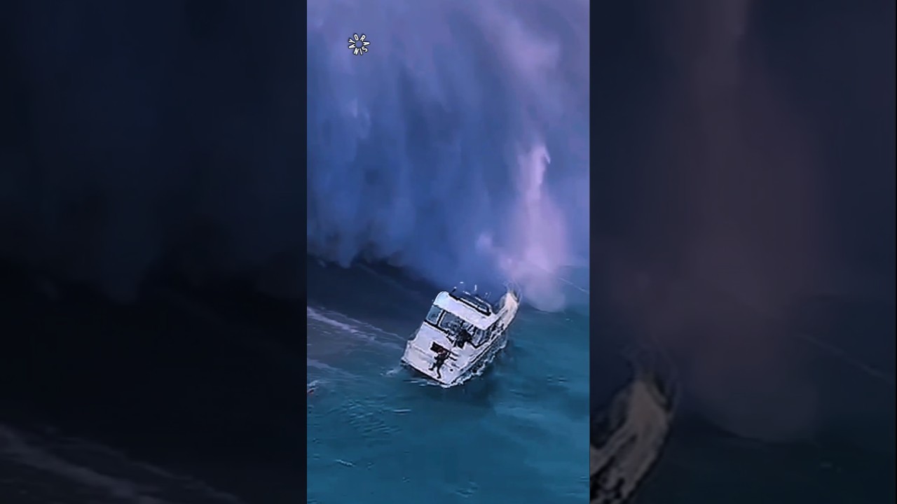 The moment the monster waves hit the yacht,.🌊🛥️ 