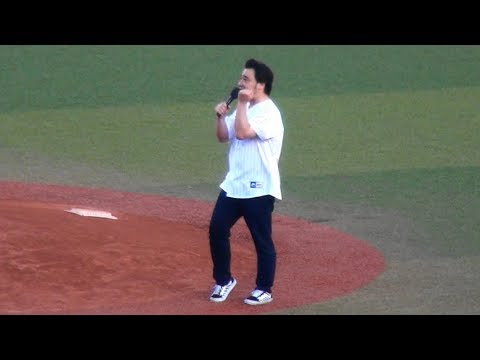 は〜いっ！ジャンポケ斉藤さんの始球式