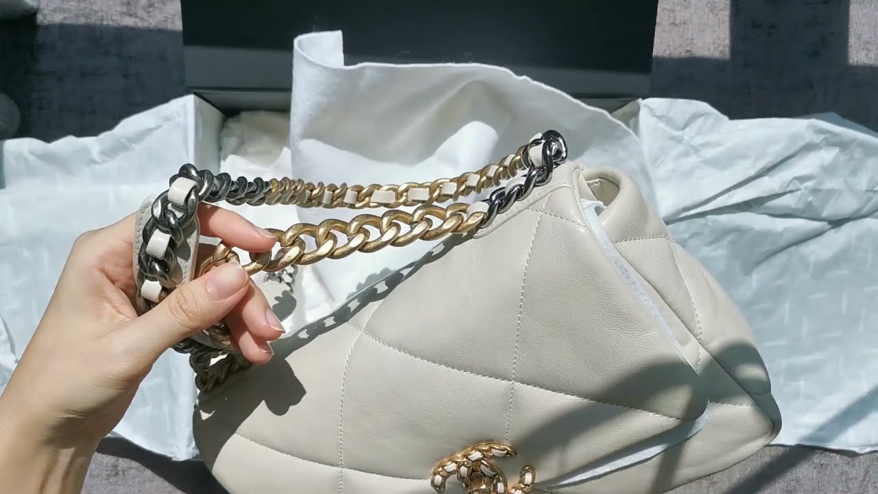 CHANEL 19 HANDBAG REVIEW !!! ( BEIGE COLOR ) 