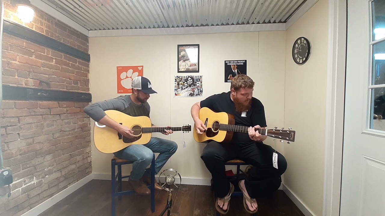 Martin D-18 Standard vs D-18 Custom Shop