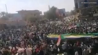 スーダンで市民ら大規模デモ　民主化求め軍部隊と衝突、3人死亡