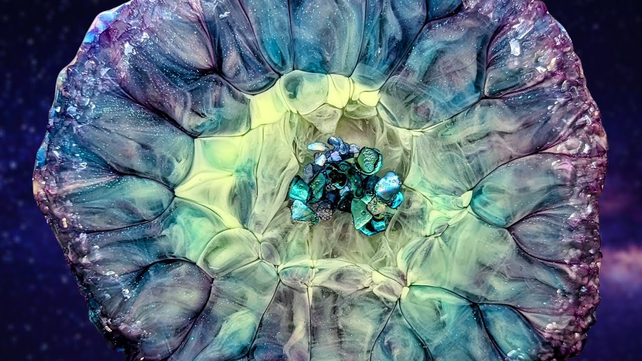 🌠Mesmerizing Aurora Borealis Resin Pour!🌌