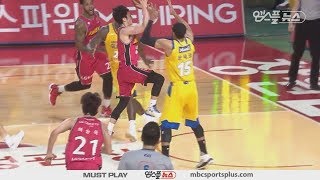 Kim Sirae, fantastic double clutch in 3rd quarter | Sakers vs Thunders | 20171107 | 2017-18 KBL