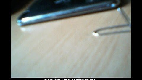 Make a iphone/itouch holder from a paperclip(no measuring)