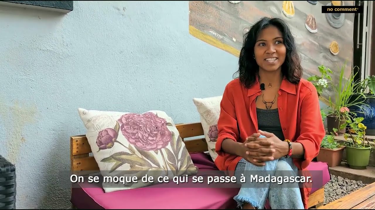 Découvrez 𝗗𝗲𝗲 𝗔𝗻𝗱𝗿𝗶𝗮𝗺𝗯𝗲𝗹𝗼, artiste musicienne, dans le 𝐧𝐨 𝐜𝐨𝐦𝐦𝐞𝐧𝐭® NC 193 - février 2026.