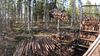 John Deere 1010G Forwarder - Loading spruce pulpwood from temporary storage (Sped up video)