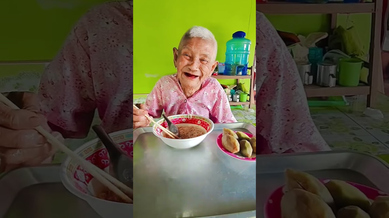 Today, grandma wants to eat Khao pun Sao. I get to eat as I want. #duet #grandmast #lifeisbutadream