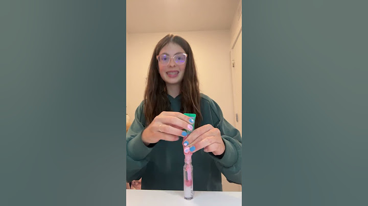 Making a mini elf halo￼ glow lip gloss! I got this idea from @urfavv.bella7 #elfhaloglow #lipgloss
