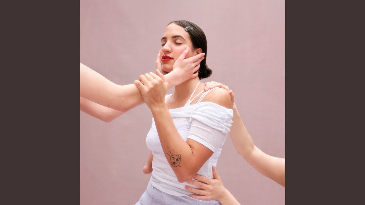 在 YouTube 上观看 Company 在 YouTube 上观看 Company