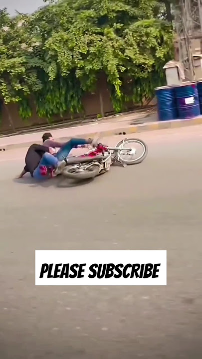 One wheeling on Honda 125 😎🥺 accident #honda