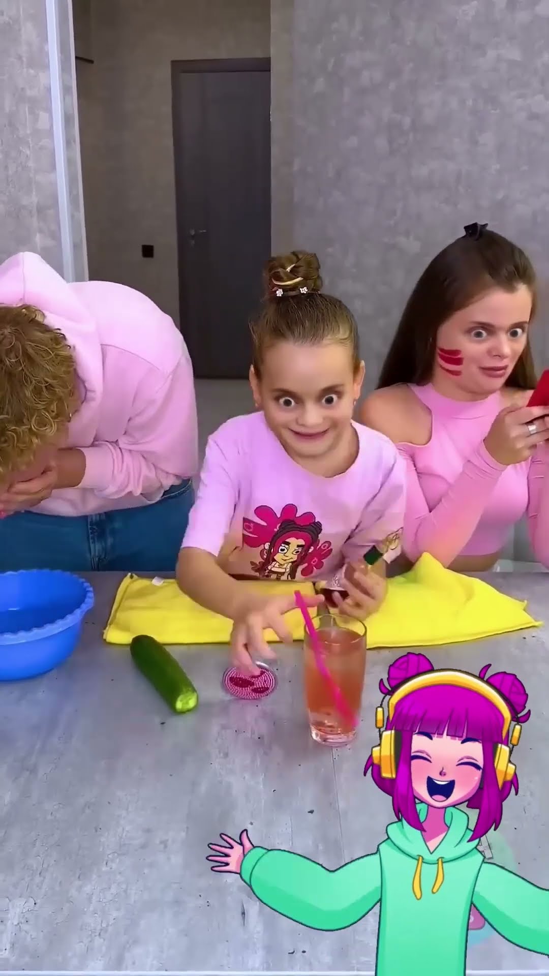 ? The little girl made a prank to her mom #mom #family #prank #funny #comedy #humor