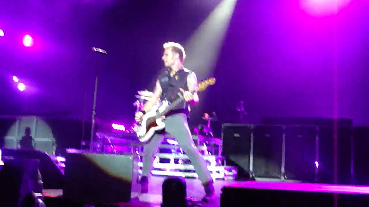 Paper Lanterns Green Day Live at Camden, NJ August 3rd, 2010