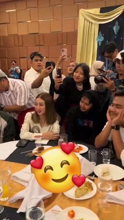 Ciee...yang lagi kasmaran senyum2, Gilga Sahid & Happy Asmara #gilpy #gilgasahid #happyasmara