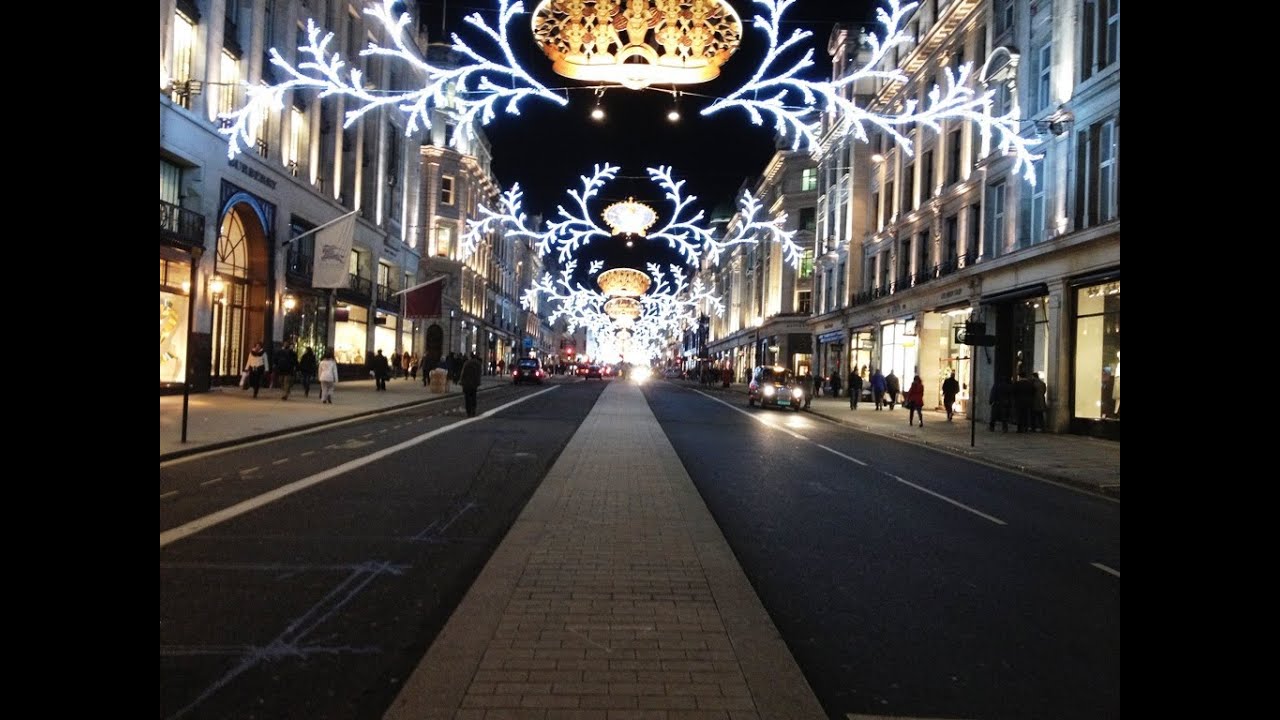 Spectacular Christmas lights and shop windows displays in Central
