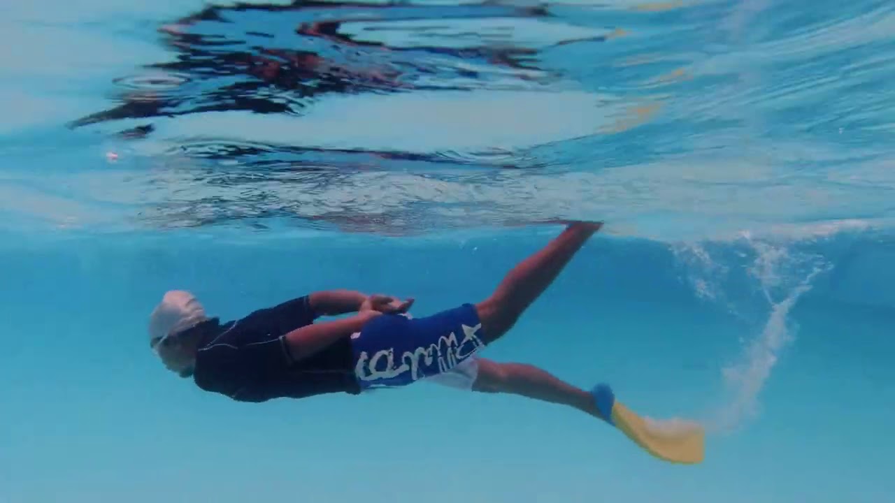 Cara Menggunakan Fins untuk Latihan Renang