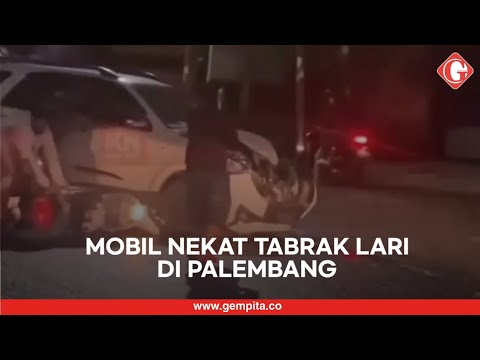 Viral Mobil Tabrak Lari di Palembang, Lindes Motor saat Dikepung Warga