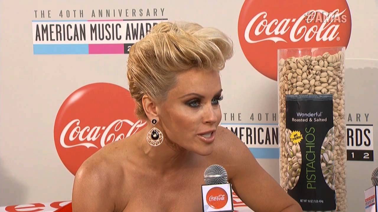 Download Jenny McCarthy Red Carpet Interview - AMA 2012