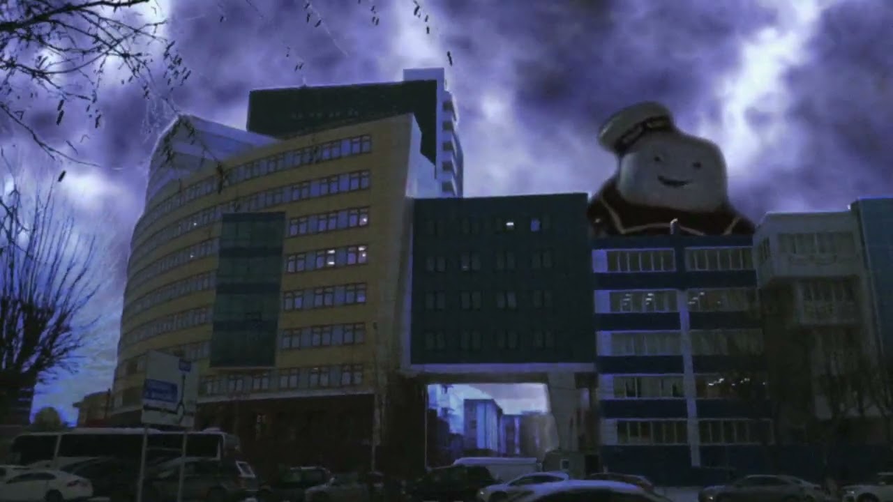 Stay Puft Marshmallow Man is in the city (After Effects).
