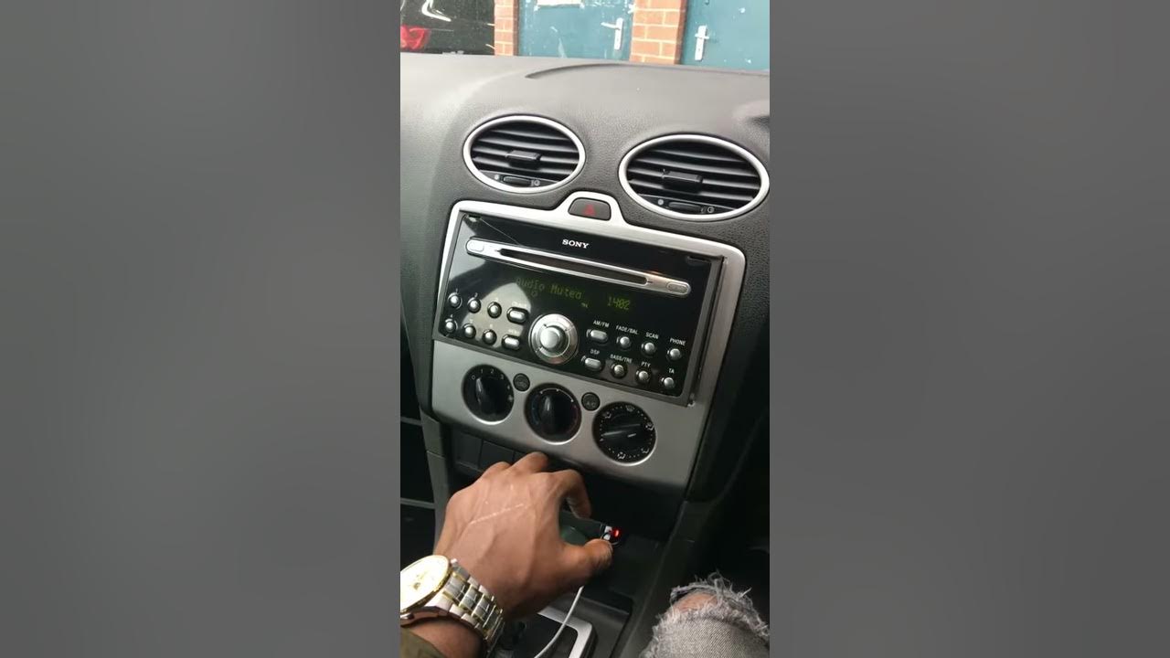 Ford focus radio on mute not working - YouTube