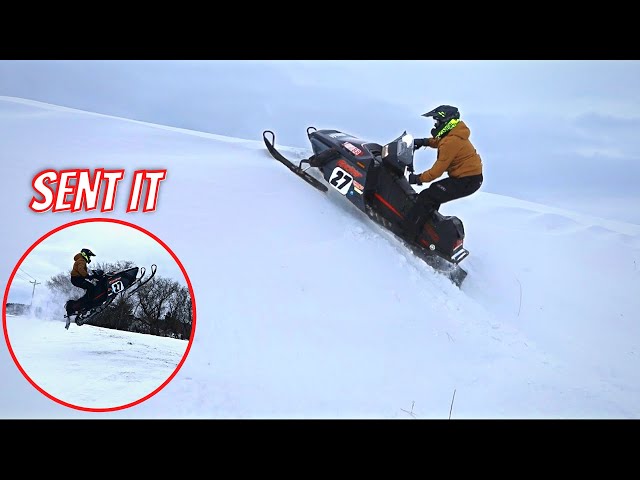 YAMAHA EXCITER 570 VS BIG SNOW DRIFT - YouTube