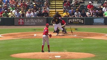 BOS@PIT: Rogers singles to center, scores Harrison